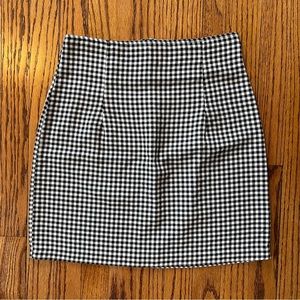 Vintage 90s black & white gingham high waisted mini pencil skirt.  Small.